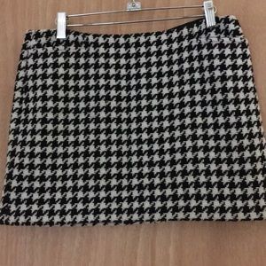 Cute GAP houndstooth skirt